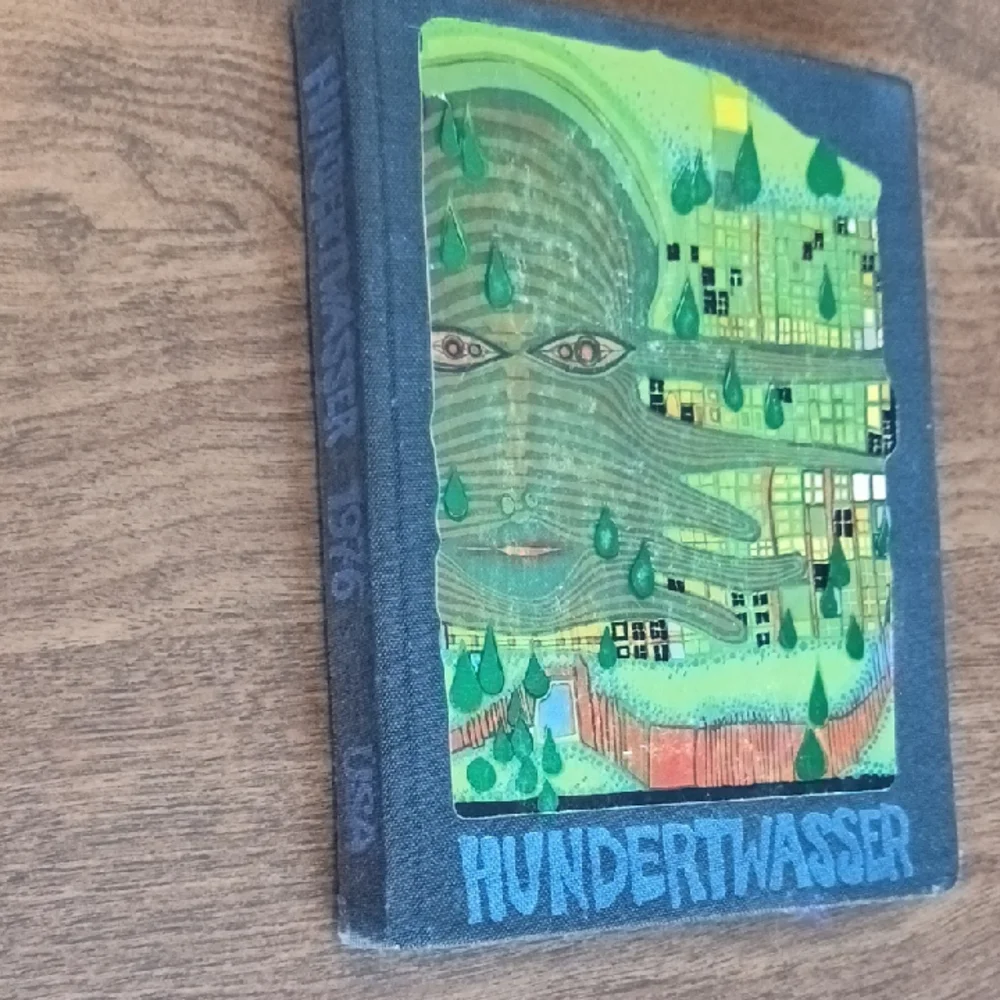 Hundertwasser Art Book - Picture 1 of 11